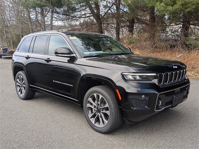 2025 Jeep Grand Cherokee Overland photo 3
