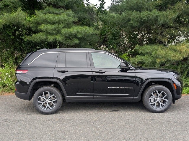 2025 Jeep Grand Cherokee Limited photo 4