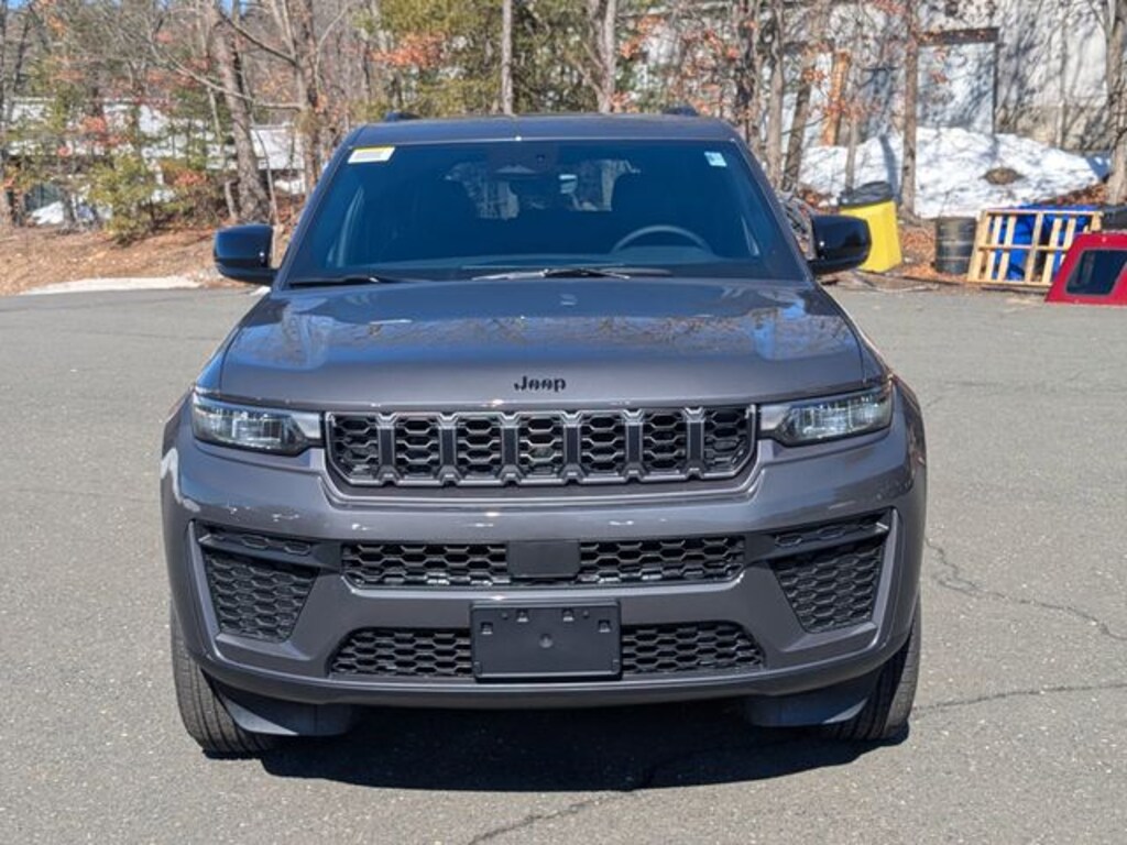 New 2026 Jeep Grand Cherokee Laredo Sport Utility