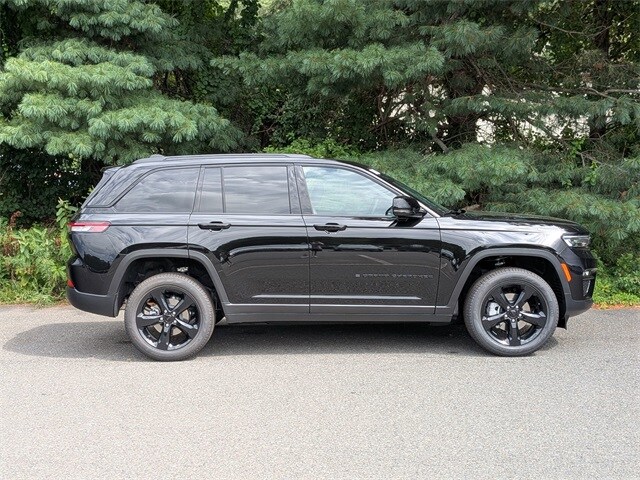 2025 Jeep Grand Cherokee Limited photo 4