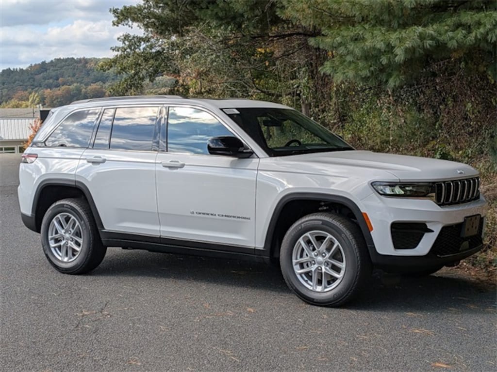 New 2025 Jeep Grand Cherokee Laredo Sport Utility