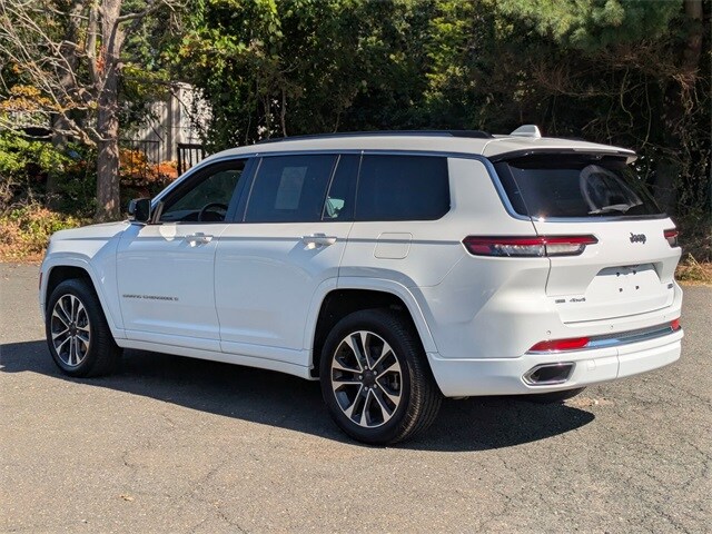 2022 Jeep Grand Cherokee Overland photo 2