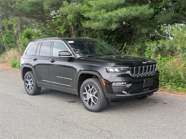 2025 Jeep Grand Cherokee Limited photo 3