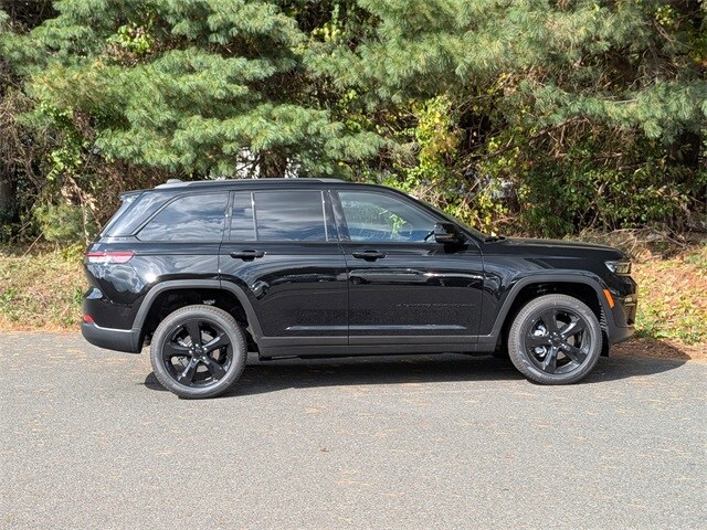 2025 Jeep Grand Cherokee Limited photo 4