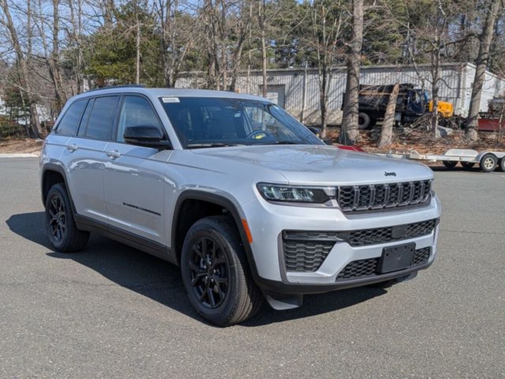 New 2026 Jeep Grand Cherokee Laredo Sport Utility