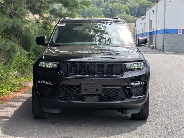 2025 Jeep Grand Cherokee Limited photo 2
