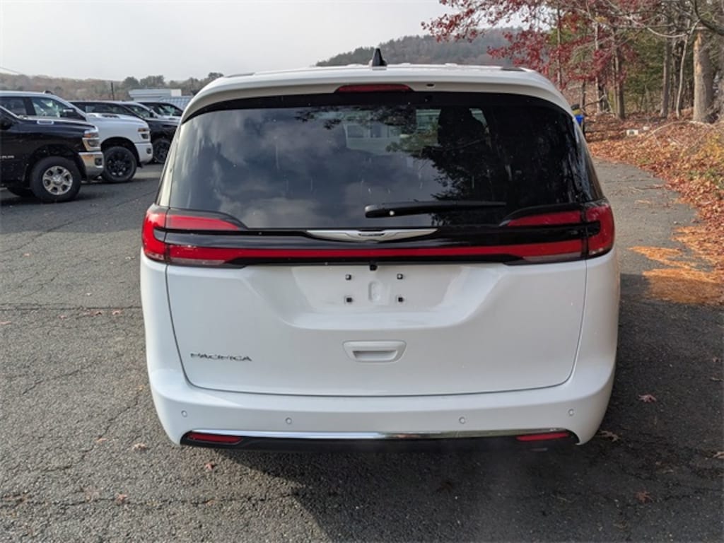 New 2026 Chrysler Pacifica Select Passenger Van