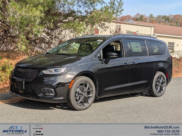 2026 Chrysler Pacifica Select's photo