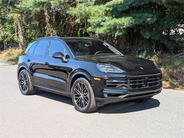 2024 Porsche Cayenne Base photo 3