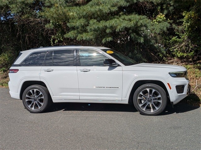 2022 Jeep Grand Cherokee Overland photo 4