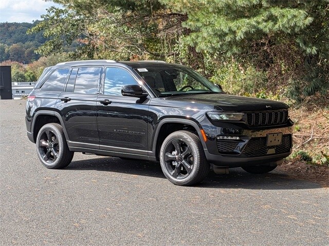 2025 Jeep Grand Cherokee Limited photo 3