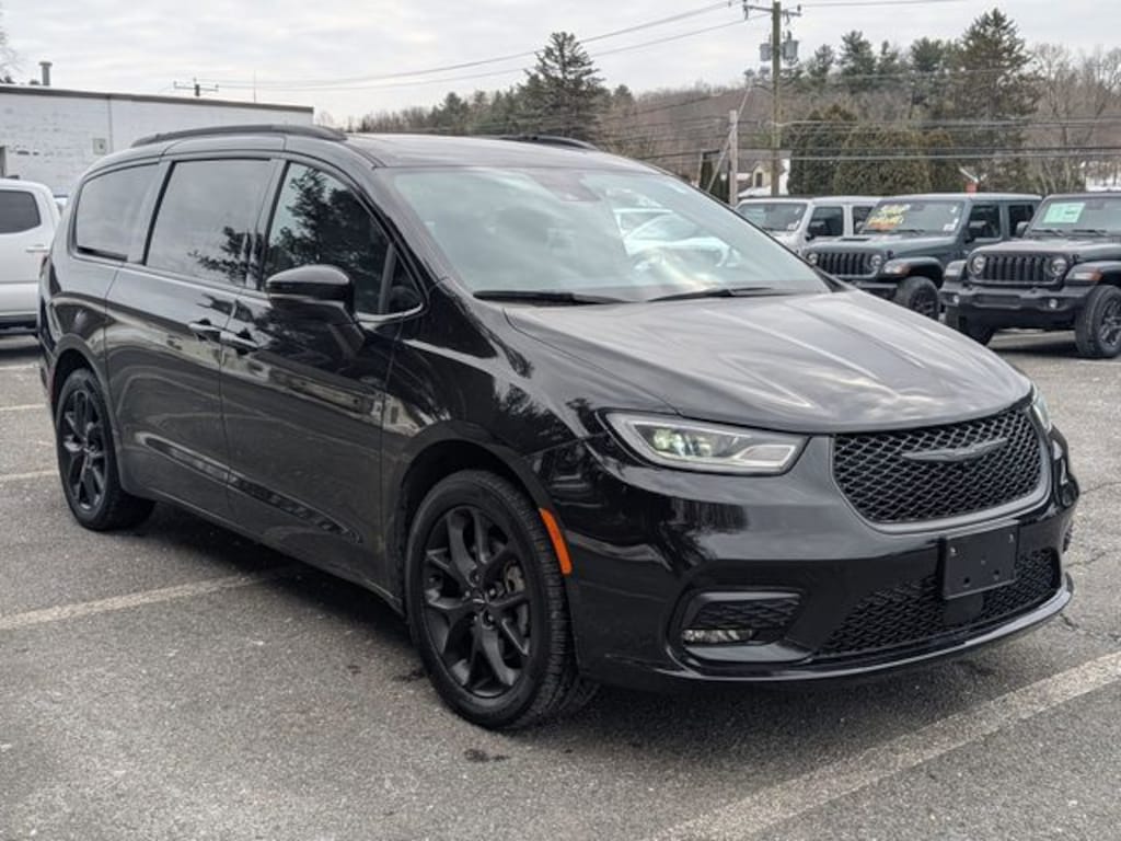 Used 2022 Chrysler Pacifica Touring L Minivan/Van