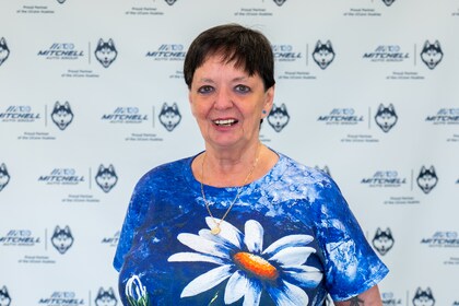 Staff member Linda Royer from ID_5715556c804b