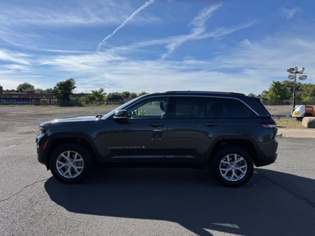 Used 2022 Jeep Grand Cherokee Limited SUV