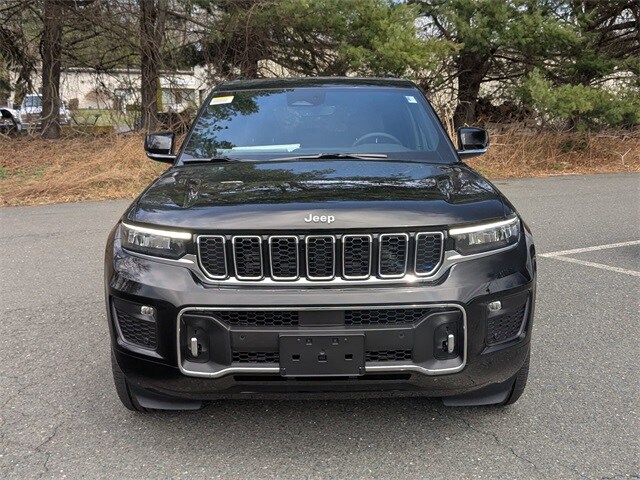 2025 Jeep Grand Cherokee Overland photo 2