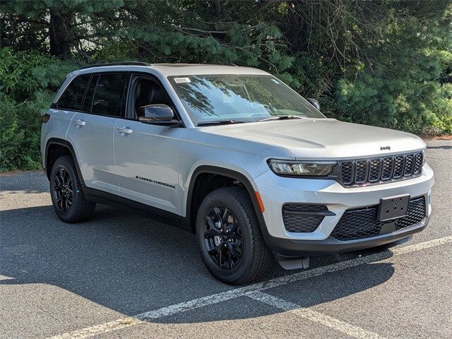 2025 Jeep Grand Cherokee Laredo Altitude X photo 3