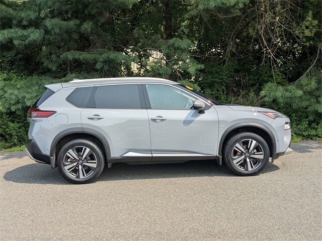 2023 Nissan Rogue Platinum photo 2