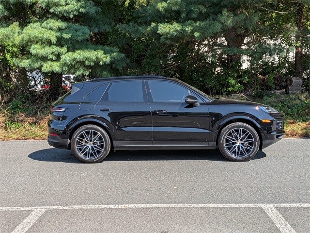 2024 Porsche Cayenne Base photo 4