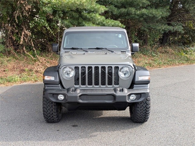 2021 Jeep Gladiator Sport photo 2