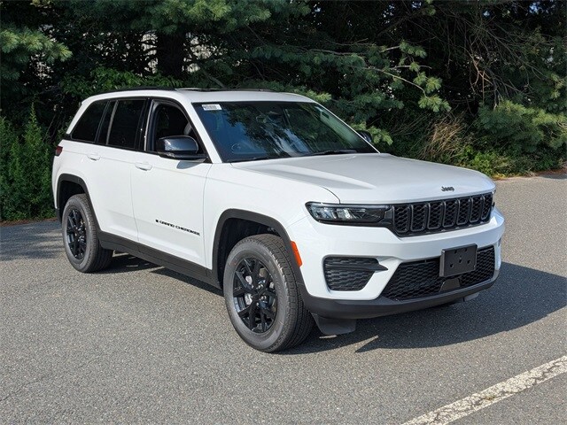 2025 Jeep Grand Cherokee Laredo Sport photo 3
