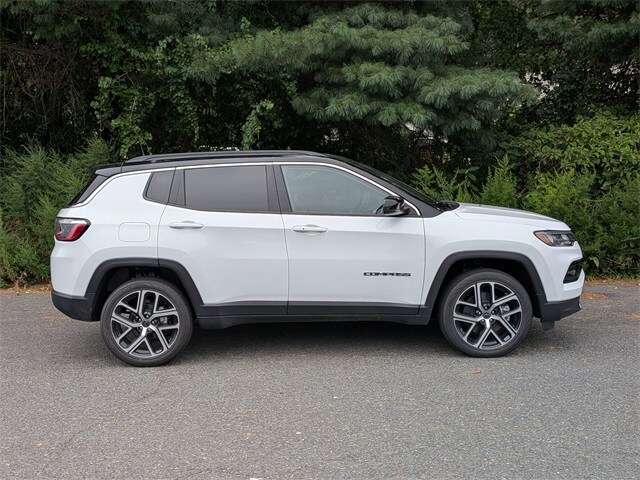 2025 Jeep Compass Limited photo 2