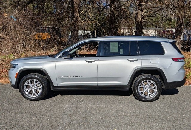 2022 Jeep Grand Cherokee Limited photo 2
