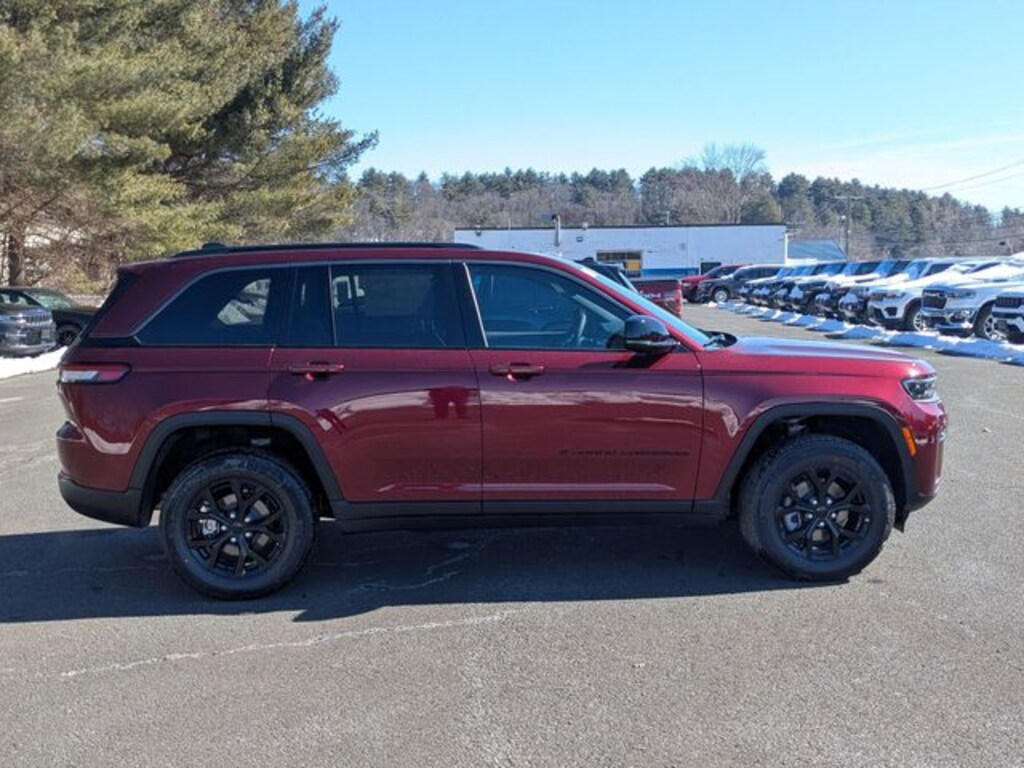 New 2026 Jeep Grand Cherokee Laredo Sport Utility