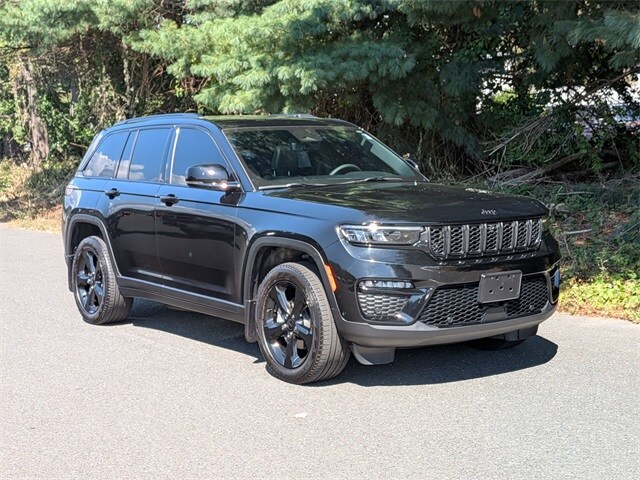 2024 Jeep Grand Cherokee Limited photo 3