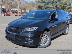 New 2026 Chrysler Pacifica Limited Passenger Van for sale in Simsbury, CT