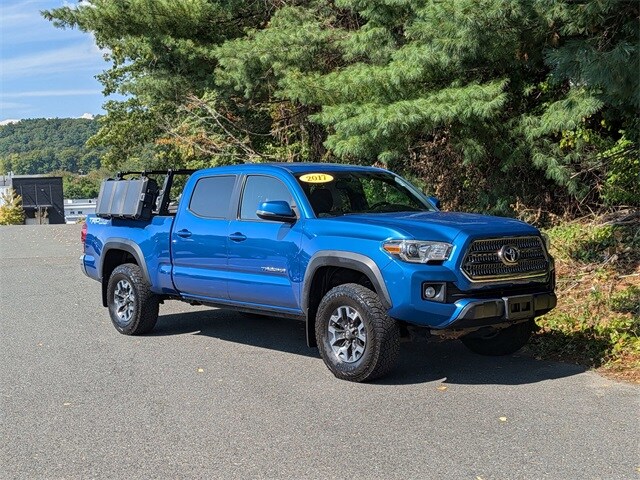 2017 Toyota Tacoma V6 photo 3
