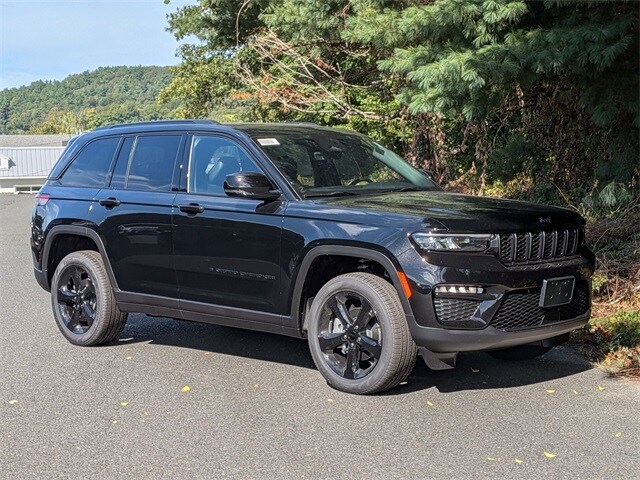 2025 Jeep Grand Cherokee Limited photo 3