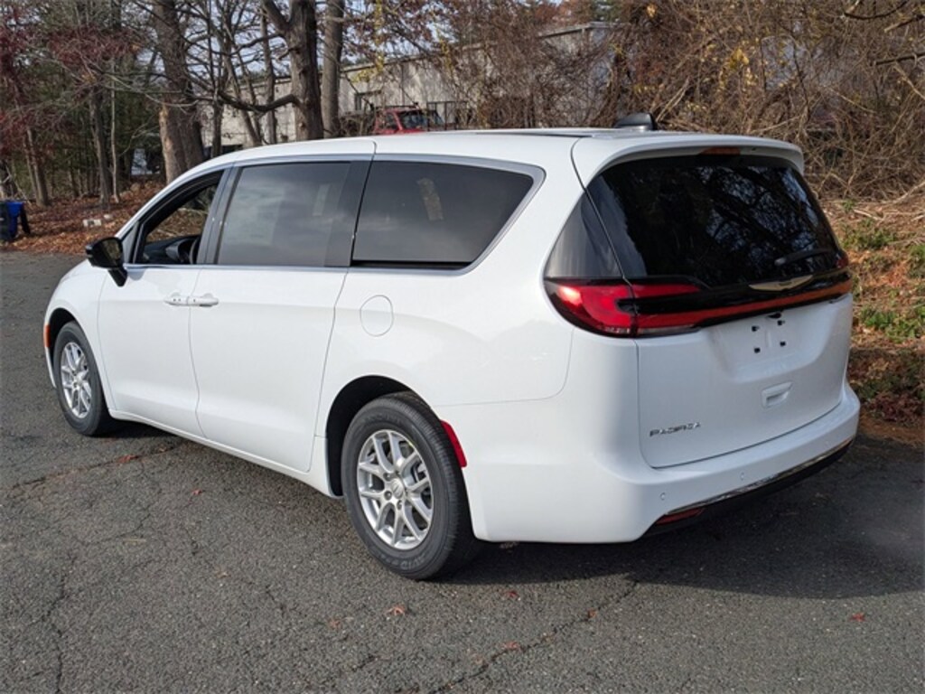 New 2026 Chrysler Pacifica Select Passenger Van