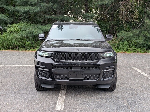 2025 Jeep Grand Cherokee Limited photo 2