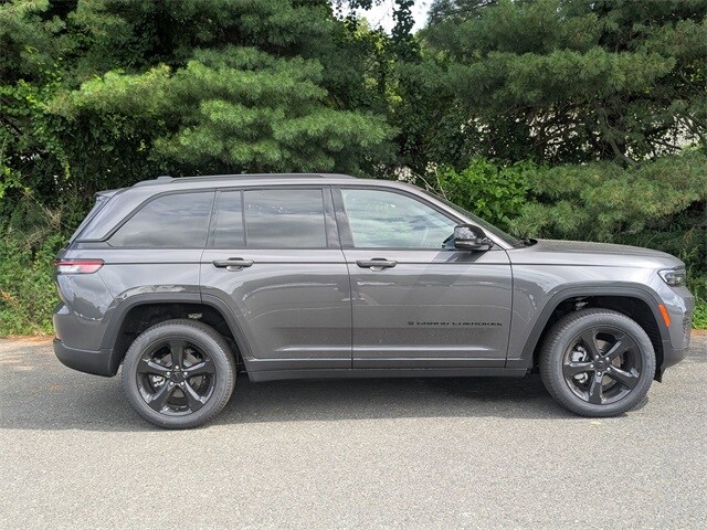 2025 Jeep Grand Cherokee Limited photo 4