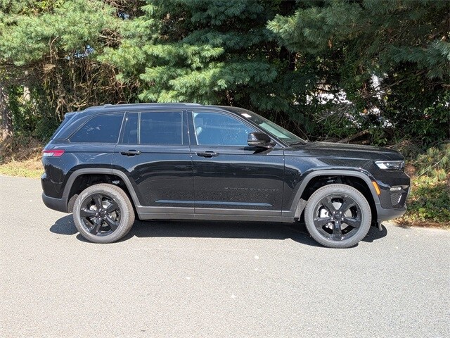 2025 Jeep Grand Cherokee Limited photo 4