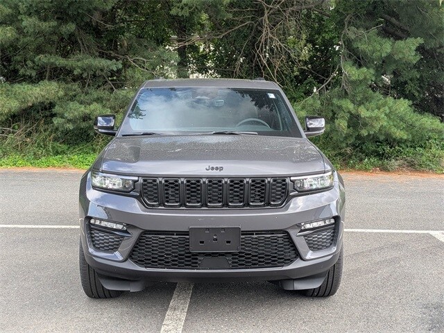 2025 Jeep Grand Cherokee Limited photo 2