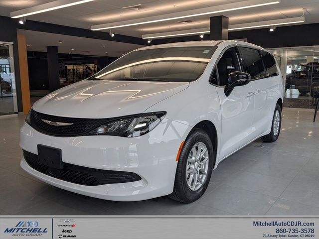 2026 Chrysler Voyager LX's photo