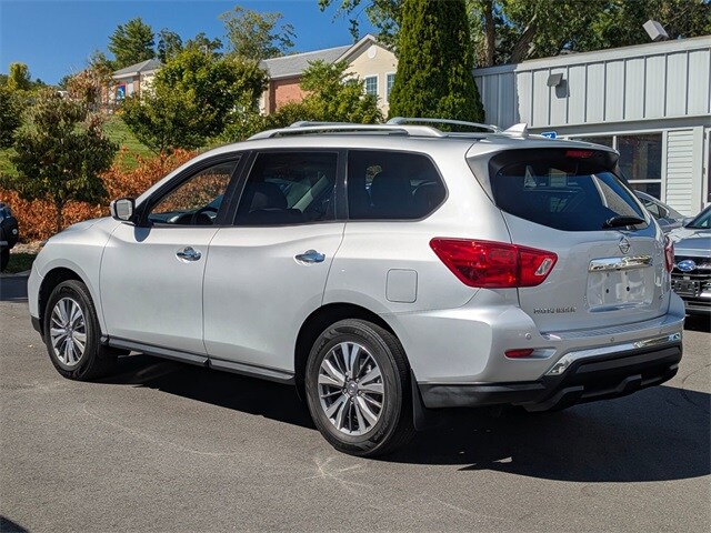 2020 Nissan Pathfinder S photo 3