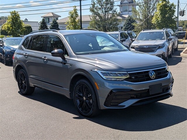 2022 Volkswagen Tiguan SE R-Line Black photo 2