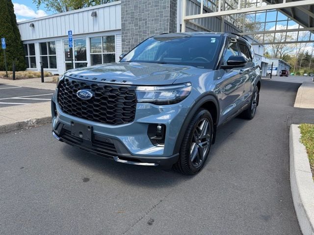 2025 Ford Explorer ST-LINE 4WD (PL535)'s photo