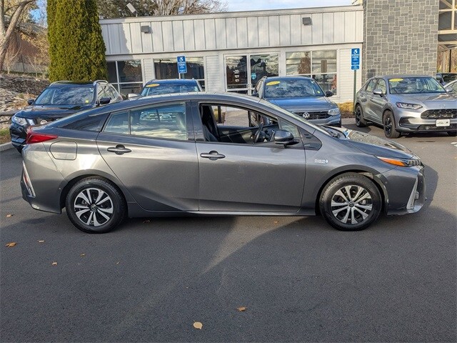 2017 Toyota Prius Prime Three Four photo 4