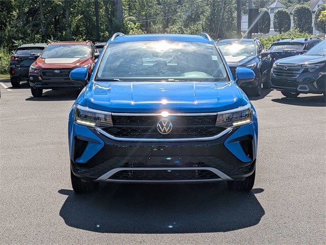 2022 Volkswagen Taos SE photo 2