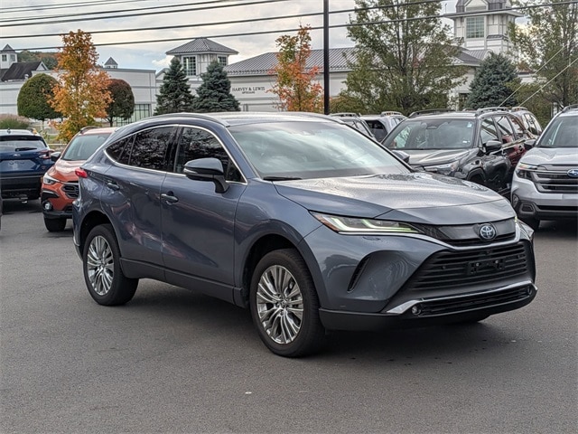 2024 Toyota Venza Limited photo 3