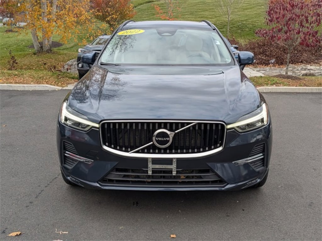 Used 2022 Volvo XC60 B5 Momentum SUV