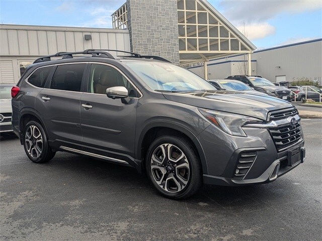 2023 Subaru Ascent Touring photo 3
