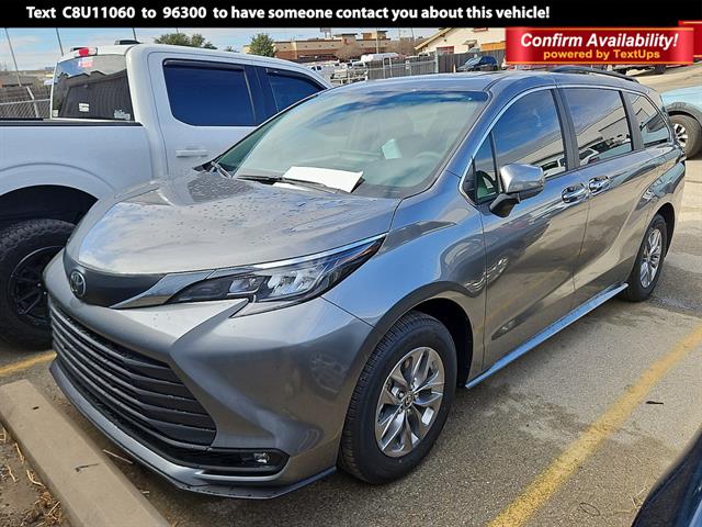 2026 Toyota Sienna XLE's photo