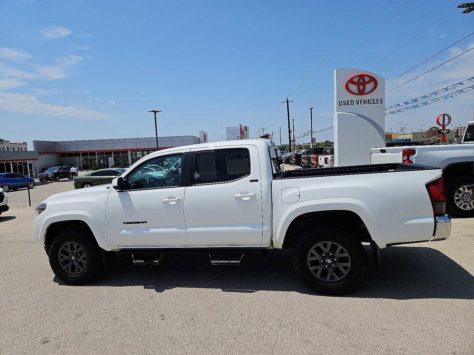 2023 Toyota Tacoma SR5 photo 2