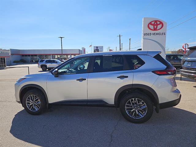 2024 Nissan Rogue S photo 2