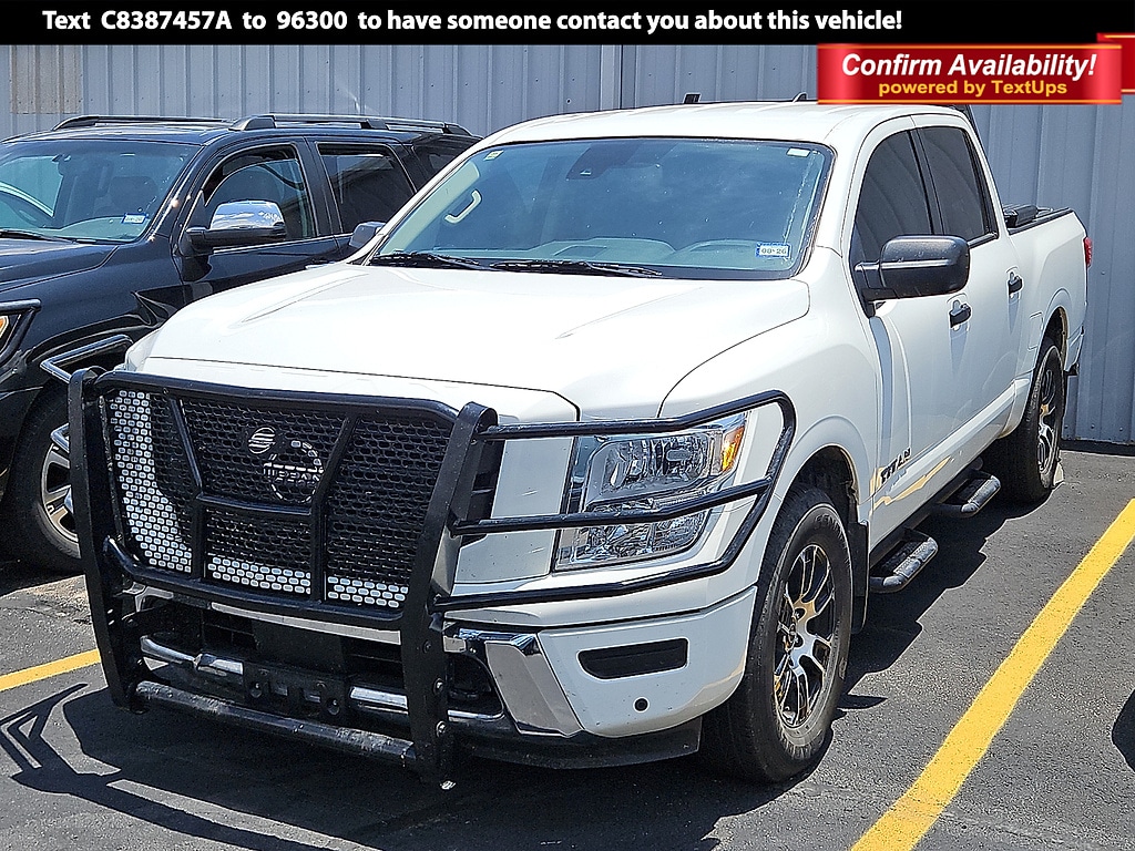 2023 Nissan Titan SV 4X4 Crew Cab's photo