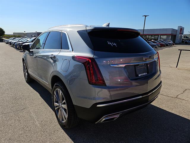 2025 Cadillac XT5 Premium Luxury photo 3